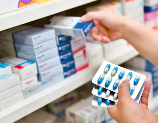 Τέλος στις ουρές: Από σήμερα τα Φάρμακα Υψηλού Κόστους στα φαρμακεία της γειτονιάς – Η διαδικασία