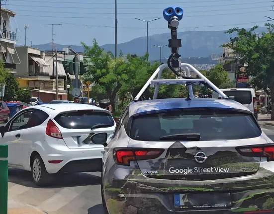 Προσοχή στους δρόμους: Τα οχήματα της Google «σαρώνουν» την Ελλάδα από αύριο – Δες πώς να θολώσεις το σπίτι σου
