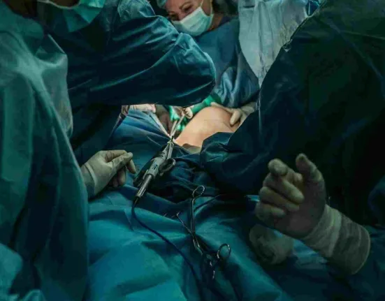 Γυναικολόγος κατηγορείται για «περιττές» αφαιρέσεις οργάνων σε ασθενείς