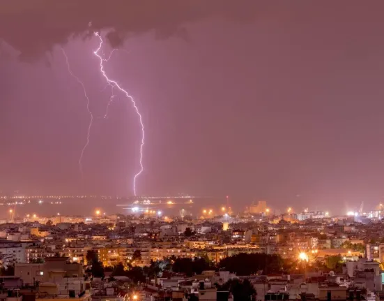 Καιρός: Επικαιροποίηση του εκτάκτου δελτίου της ΕΜΥ – Πού θα χτυπήσουν καταιγίδες και θυελλώδεις άνεμοι