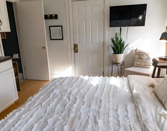 Η ψυχολογία πίσω από την κλειστή πόρτα: 7 χαρακτηριστικά όσων την επιζητούν στον ύπνο