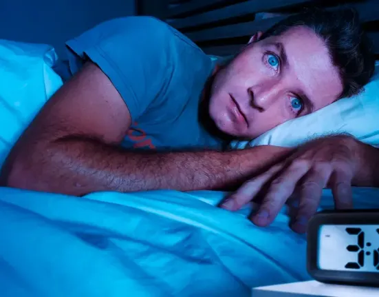 Γιατί το μάτι ανοίγει διάπλατα κάπου ανάμεσα στις 2 και τις 4 τα ξημερώματα;