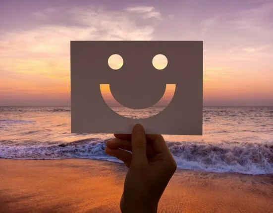 Γιατί οι ευφυείς άνθρωποι δυσκολεύονται να βρουν την ευτυχία; Οι 4 λόγοι σύμφωνα με την ψυχολογία