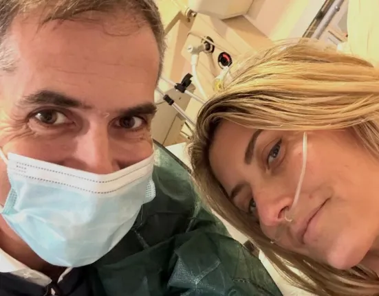 Τέλος η αγωνία για τη Σία Κοσιώνη: Το εξιτήριο και η συγκλονιστική φωτογραφία από τη ΜΕΘ – «Δεν είμαστε άτρωτοι»