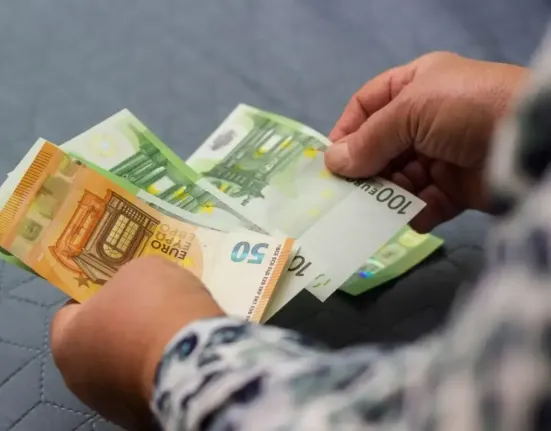 Συντάξεις Μαρτίου 2026: Νωρίτερα οι πληρωμές λόγω Καθαράς Δευτέρας – Οι ημερομηνία ανά Ταμείο