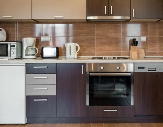 Εστίες κουζίνας: Καθαρίστε τις εστίες χωρίς τρίψιμο – Το σπιτικό καθαριστικό που κάνει θαύματα