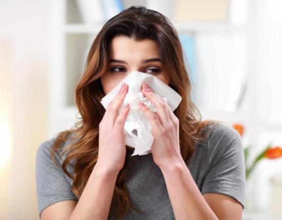 Πονόλαιμος και κρύωμα: Δες τις τροφές που προσφέρουν άμεση ανακούφιση