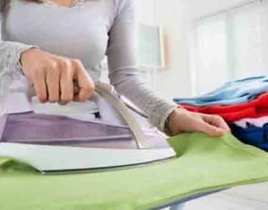 Το κόλπο-θαύμα για σίδερο ρούχων: Εξαφανίστε καμένους λεκέδες σε λίγα λεπτά με 1 μόνο υλικό