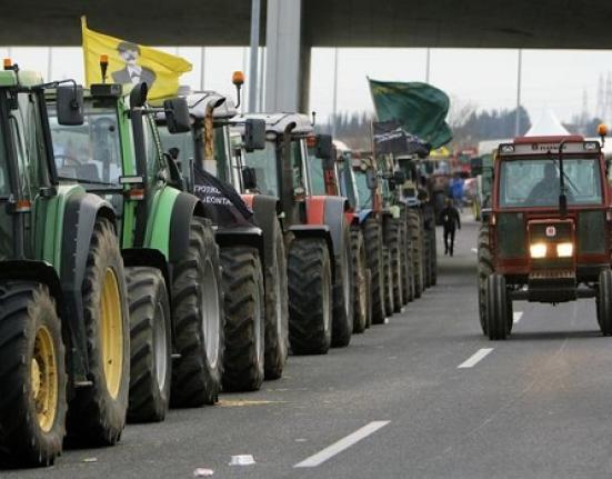 Αγρότες αμετακίνητοι στα μπλόκα – Κλειστή η Εθνική στα Μάλγαρα και νέα μέτωπα σε όλη τη χώρα