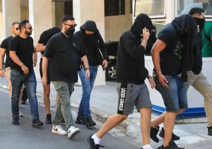Την έκδοση 10 Κροατών χούλιγκανς για τη δολοφονία του Μιχάλη ζητούν οι ελληνικές Αρχές