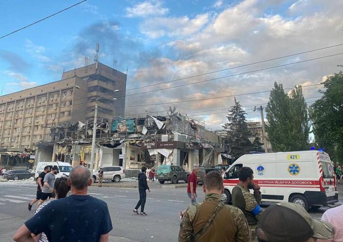 Ουκρανία: Βομβαρδισμός εστιατορίου στην πόλη Κραματόρσκ – Αναφορές για θύματα