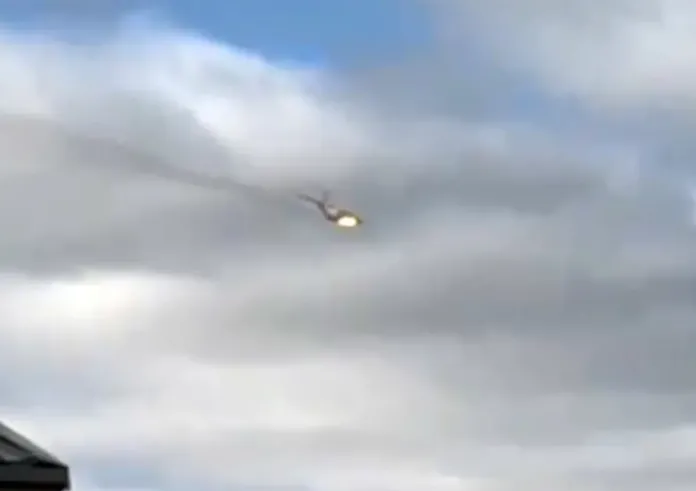 Συντριβή αεροσκάφους στη Ρωσία – Ένας από τους κινητήρες έπιασε φωτιά, βίντεο ντοκουμέντο