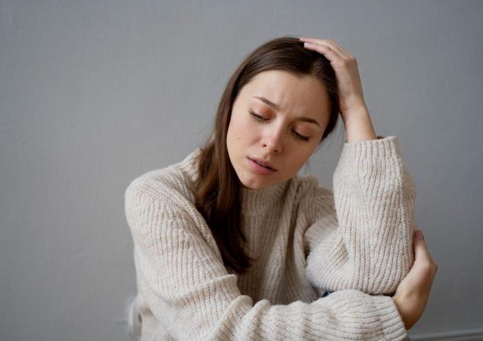 Σε καταβάλει το άγχος; 5 συνήθειες που θα σου αλλάξουν τη ζωή, σύμφωνα με ψυχολόγο