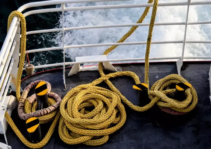 Έξι μαθητές τραυματίστηκαν σε πλοίο σε σχολική εκδρομή από την Ιό στη Σαντορίνη