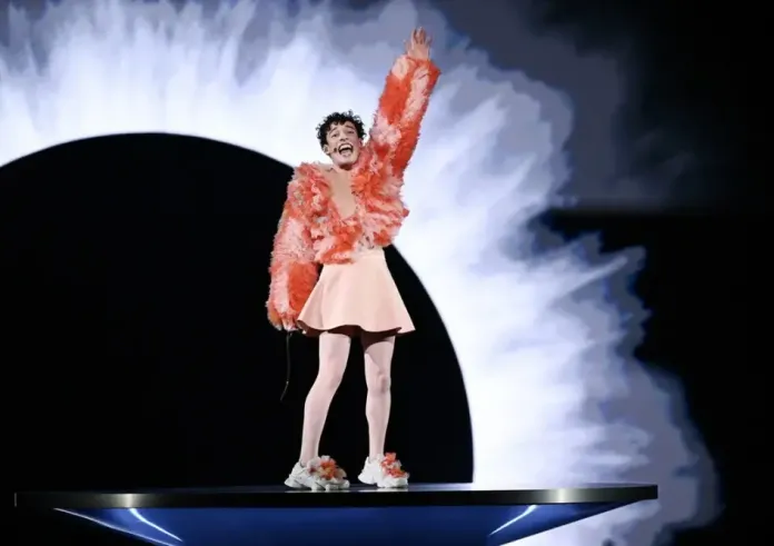 Nemo: Το non binary άτομο που εκπροσωπεί την Ελβετία μεγάλο φαβορί της Eurovision 2024