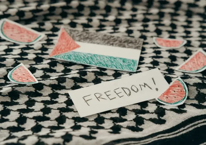 Πώς το καρπούζι έγινε σύμβολο της Παλαιστίνης: Από την καταστολή και τη λογοκρισία στην Ιντιφάντα