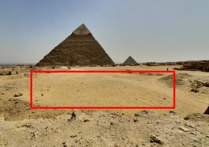 Μυστηριώδης δομή που βρέθηκε κοντά στις πυραμίδες της Γκίζας προβληματίζει τους επιστήμονες