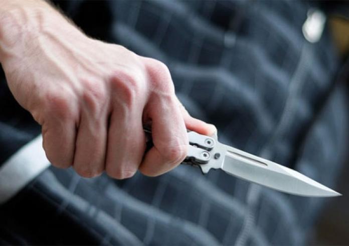 Σοκ στο Μενίδι: Με το μαχαίρι καρφωμένο στην κοιλιά εντοπίστηκε νεκρή η 40χρονη στη μέση του δρόμου