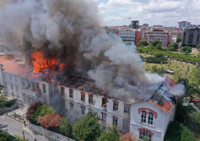 Κωνσταντινούπολη: Υπό έλεγχο η πυρκαγιά στο ελληνικό νοσοκομείο