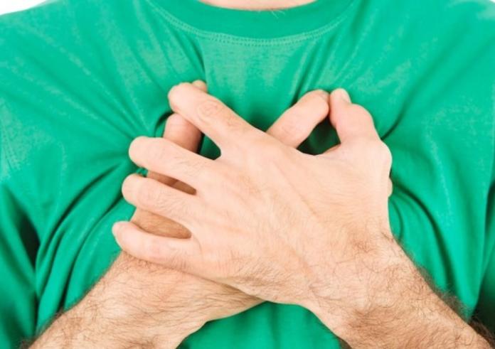 Καρδιακή προσβολή: Αυτό είναι το σύμπτωμα - κλειδί και δεν  είναι ο πόνος στο στήθος