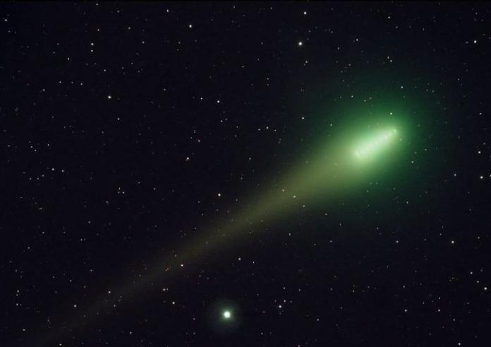 Ο πράσινος κομήτης πλησιάζει απόψε τη γη μετά από την εποχή των παγετώνων – Ορατό το φαινόμενο
