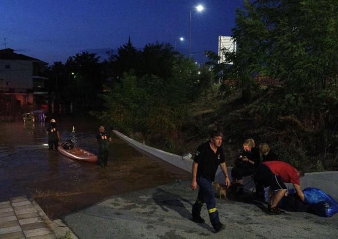 Νέα νύχτα θρίλερ στη Θεσσαλία με τον Πηνειό: Αγωνία για πλημμύρες - 112 για εκκενώσεις