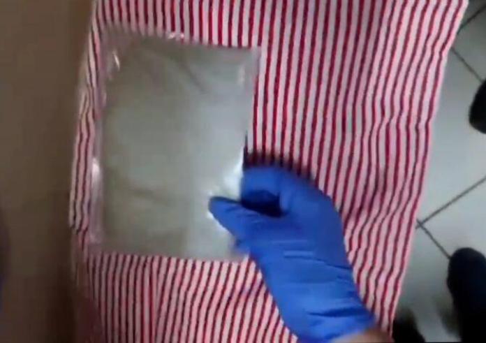 ΑΑΔΕ: Εντοπίστηκαν 9 κιλά ηρωΐνης σε μαξιλαροθήκες