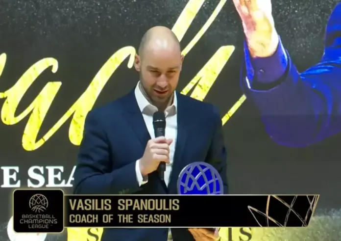Ο Βασίλης Σπανούλης αναδείχθηκε κορυφαίος προπονητής στο BCL και παρέλαβε το βραβείο του δακρυσμένος