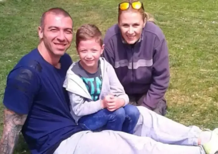 Το δράμα του μικρού Φίλιππου: Έχασε τους γονείς του, Αλέξανδρο Νικολαΐδη και Ρούξι Ντουμιτρέσκου, μέσα σε 17 μήνες