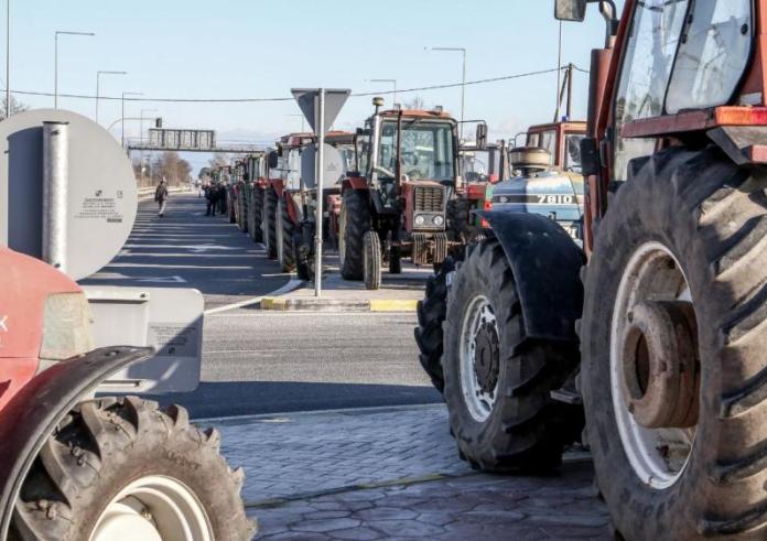Αγρότες: Συνεχίζουν τα μπλόκα μετά τη συνάντηση με τον Μητσοτάκη – Ετοιμάζουν κάθοδο στην Αθήνα -Τι ελπίζει το Μαξίμου