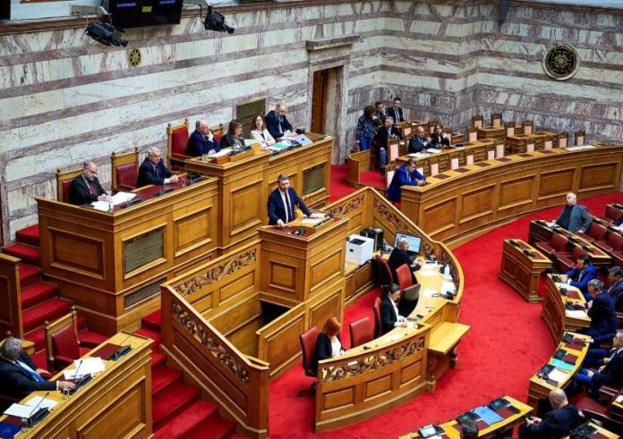 Η πρόταση δυσπιστίας στην κυβέρνηση που υπέγραψαν 85 βουλευτές – Κατατέθηκε στη Βουλή από τον Νίκο Ανδρουλάκη