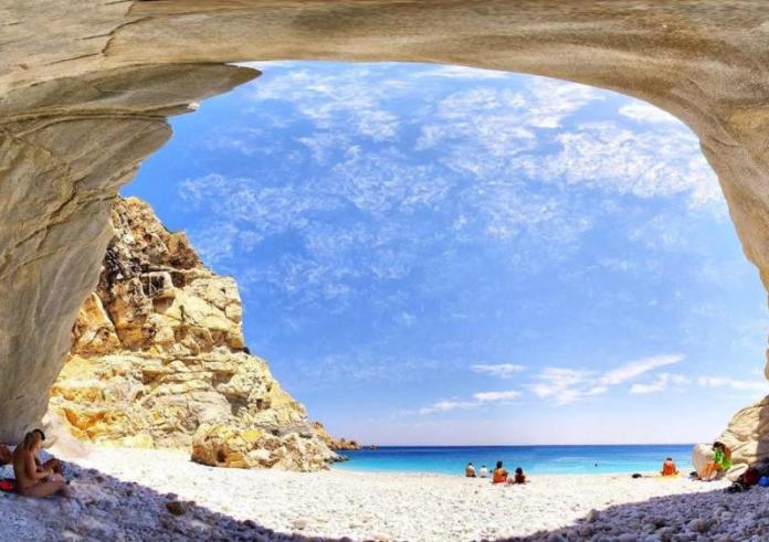 Guardian: Αυτές είναι οι 4 ωραιότερες παραλίες στο Αιγαίο