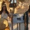 Aκρόπολη: Ενόχληση από τουρίστες που ντύθηκαν με χλαμύδες και πόζαραν στον Ιερό Βράχο