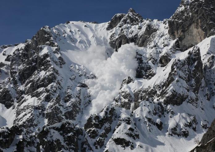 Ελβετία: Αγωνία για παραθεριστές που παρασύρθηκαν από χιονοστιβάδα στο Τσέρματ