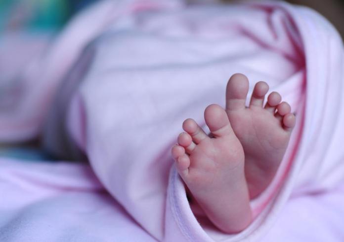 Τραγωδία στην Πάτρα: Γονείς βρήκαν νεκρό το 2,5 μηνών βρέφος τους
