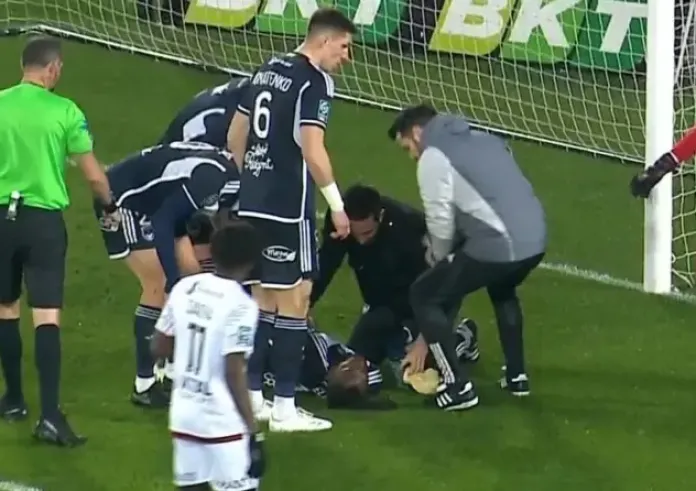 Γαλλία: Παίκτης στο Μπορντό-Γκινγκάμπ συγκρούστηκε στο κεφάλι και έπεσε σε τεχνητό κώμα
