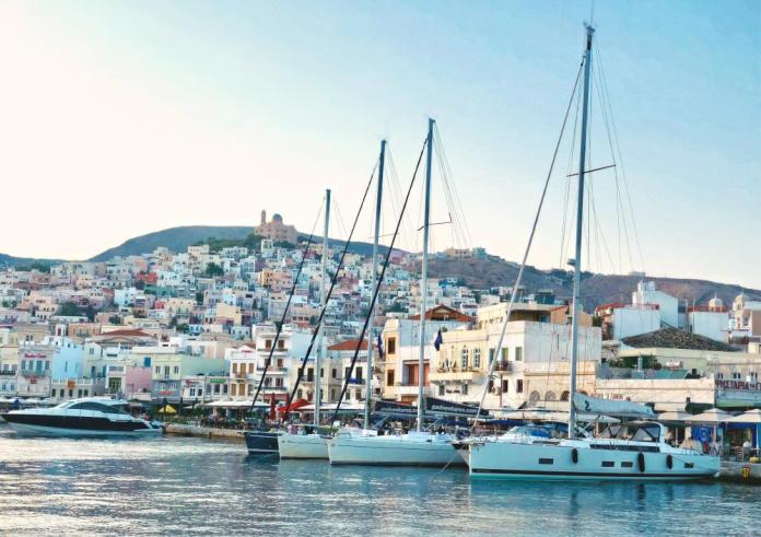 Τρία ελληνικά νησιά που αξίζει να επισκεφθείς (και) τον χειμώνα