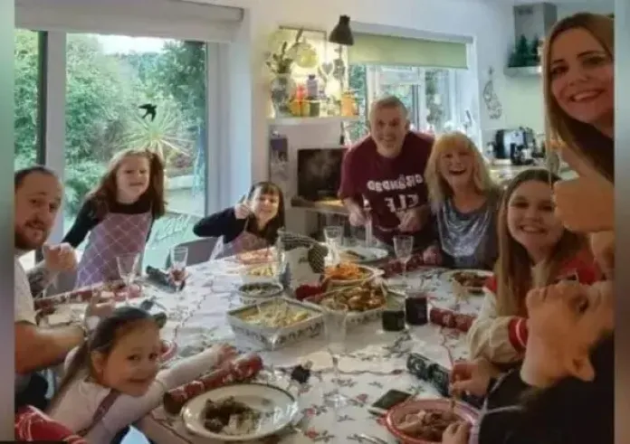Η γιαγιά Σκρουτζ που χρεώνει την οικογένειά της για το εορταστικό τραπέζι, αύξησε φέτος την τιμή