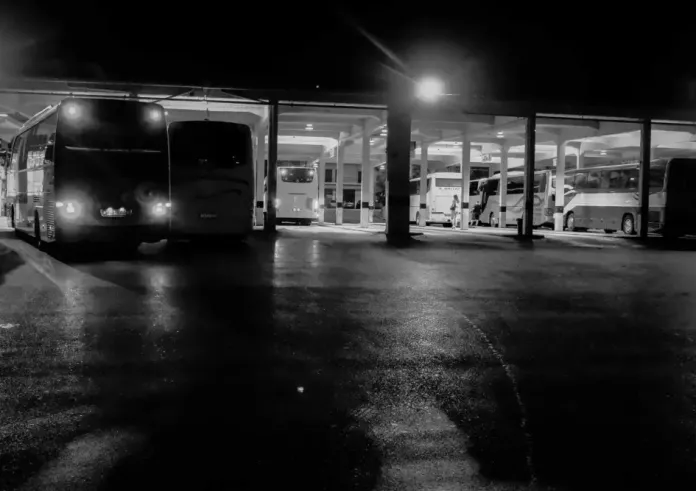 Τρίκαλα: Τοξικομανείς επιβάτες μαχαιρώθηκαν μέσα σε λεωφορείο του ΚΤΕΛ Καρδίτσας – Πώς έγινε το περιστατικό