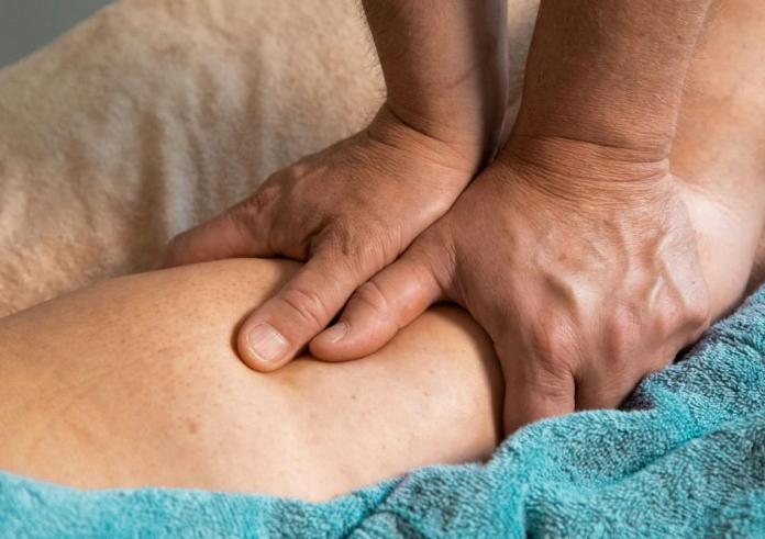Ο πόνος στο γόνατο μπορεί να είναι σημάδι έλλειψης αυτής της βιταμίνης