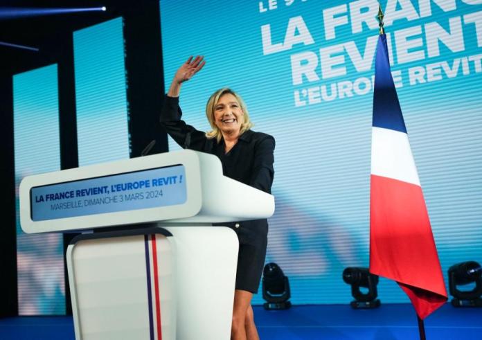 Γαλλία: Πρώτο κόμμα με διαφορά στις δημοσκοπήσεις η ακροδεξιά – Ζητάει εκλογές η Μαρίν Λεπέν
