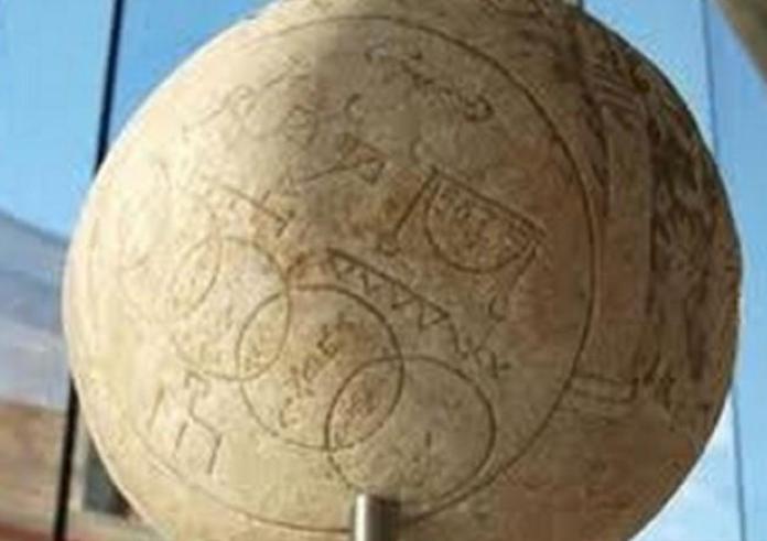 Αλυτο μυστήριο με τη λίθινη σφαίρα στο μουσείο της Ακρόπολης