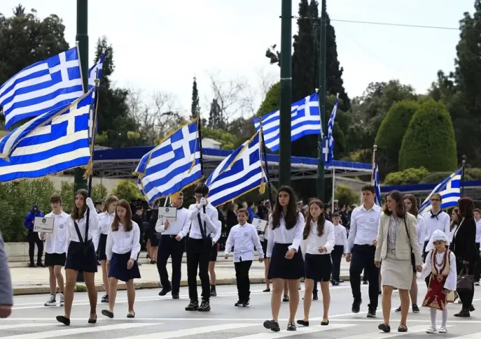 Με 230 σχολεία πραγματοποιήθηκε η μαθητική παρέλαση στην Αθήνα για την επέτειο της 25ης Μαρτίου