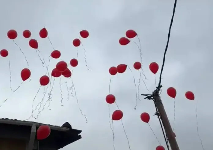 Τέμπη: Μια συγκλονιστική στιγμή στην Καλαμπάκα – Τρία μπαλόνια δεν πέταξαν, τρία παιδιά δεν γύρισαν