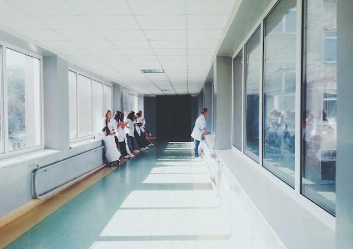 Αύξηση 74% στους μισθούς των νέων διοικητών νοσοκομείων