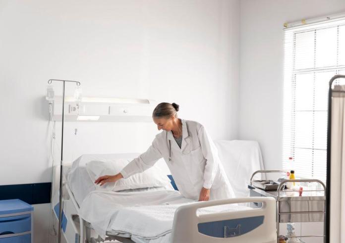 Απογευματινά χειρουργεία: Το κόστος και οι αντιδράσεις γιατρών και νοσηλευτών