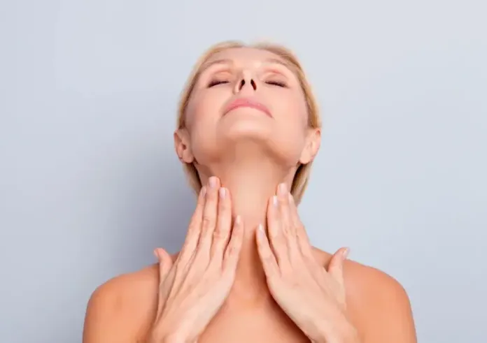 Πώς να μειώσετε τις ρυτίδες στον λαιμό