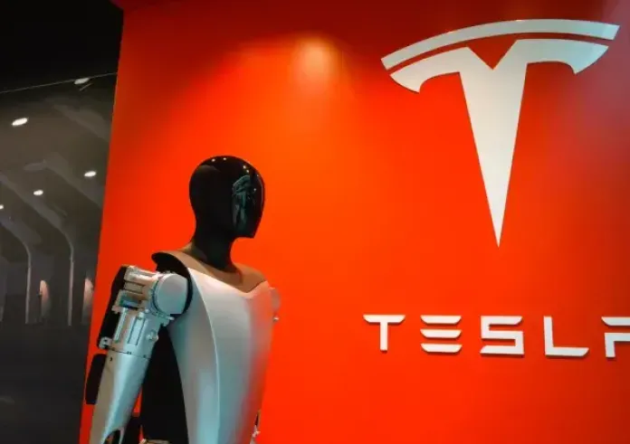 Ρομπότ της Tesla επιτέθηκε σε μηχανικό και τον τραυμάτισε