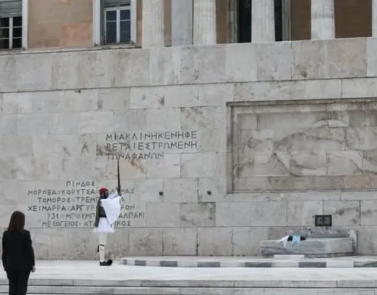 Τέμπη, Άγνωστος Στρατιώτης και πολιτική αντιπαράθεση – «Δεν θα αφήσουμε τα ονόματα να σβήσουν»