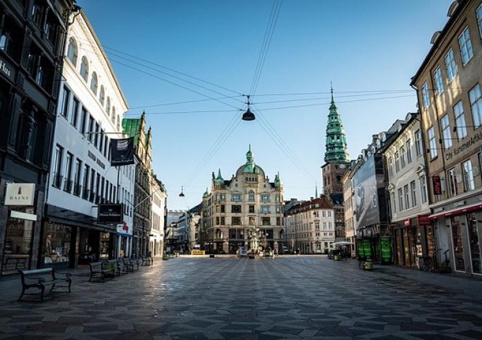 Το μυστικό της ευτυχίας των Δανών – Οι 3 φράσεις κλειδιά που λένε